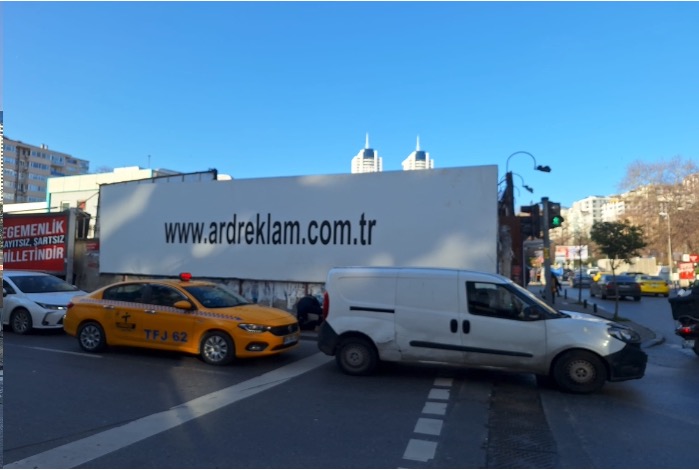 İstanbul Beşiktaş Megaboard Reklam 2