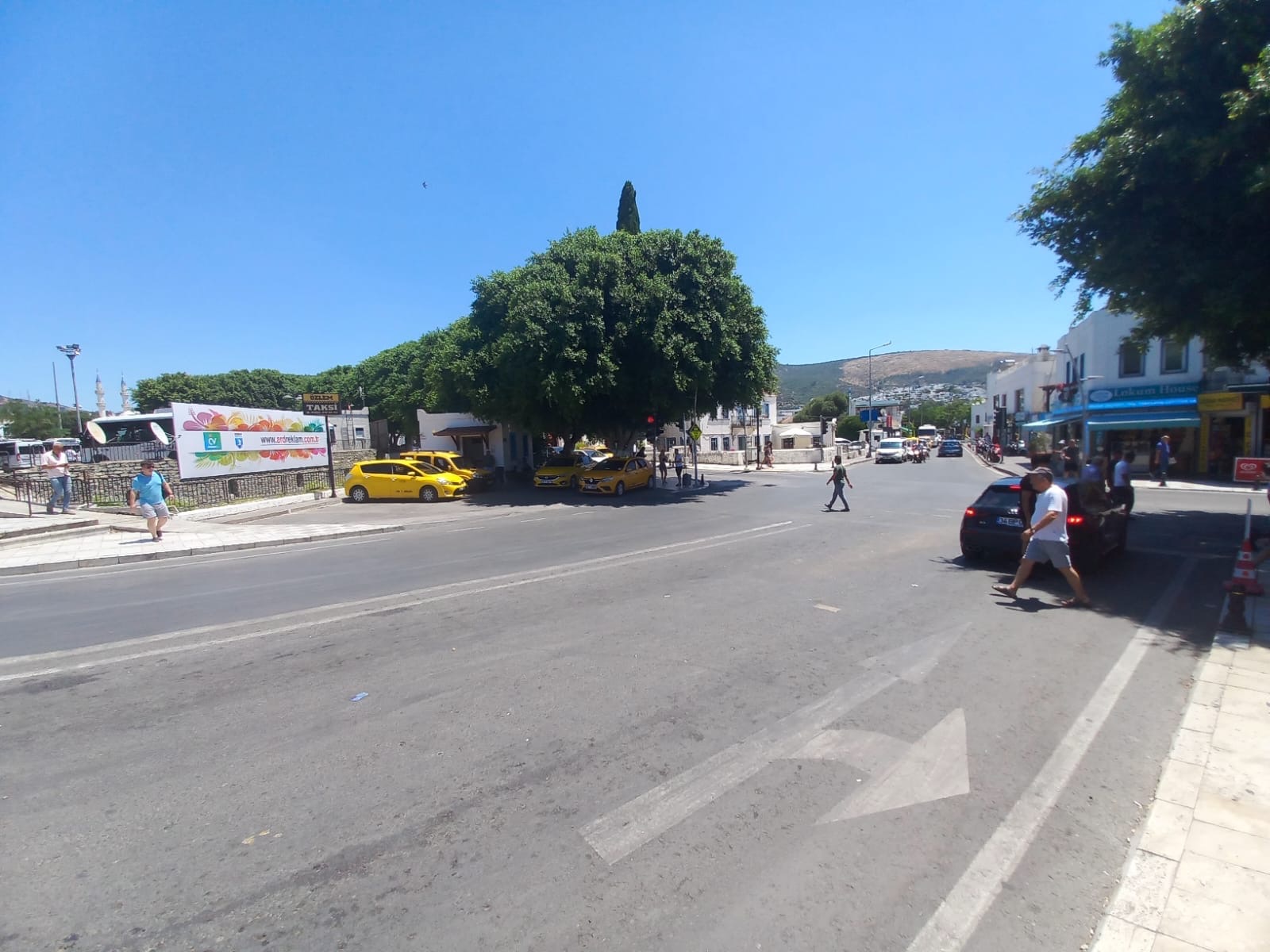 Bodrum Çarşı Cevat Şakir Cad. Megaboard Reklam 2