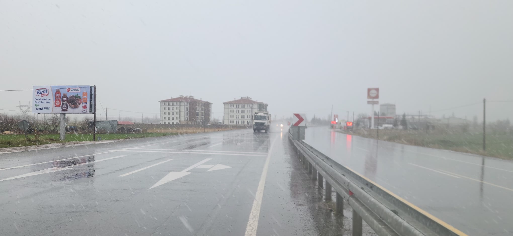 Elazığ Mollakendi Bingöl Yolu Yol Panosu