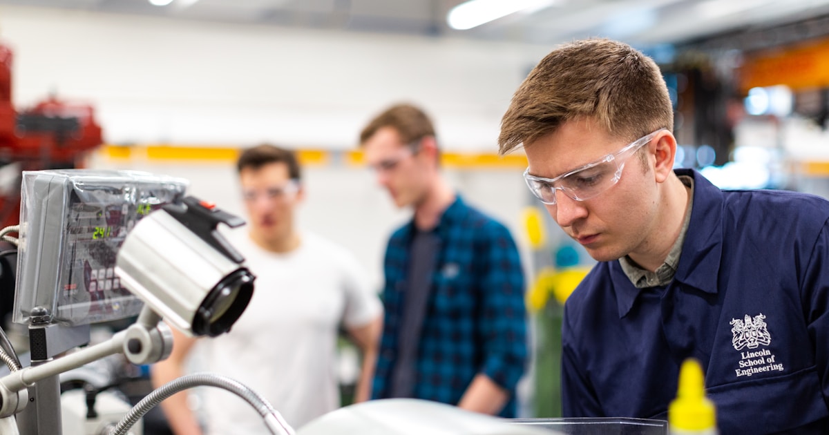 Yüksekte Çalışma Güvenliği: Platform Kiralama İçin Bilmeniz Gerekenler